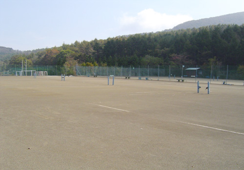 山梨県山中湖ハラマチロッヂの私有テニスコート