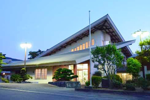 白鷹町立図書館