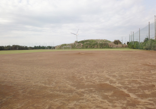 茨城県神栖市波崎のリゾートインあおのの天然芝+土グラウンド