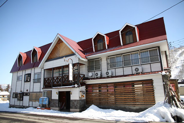 新潟県湯沢・中里　板や旅館の外観