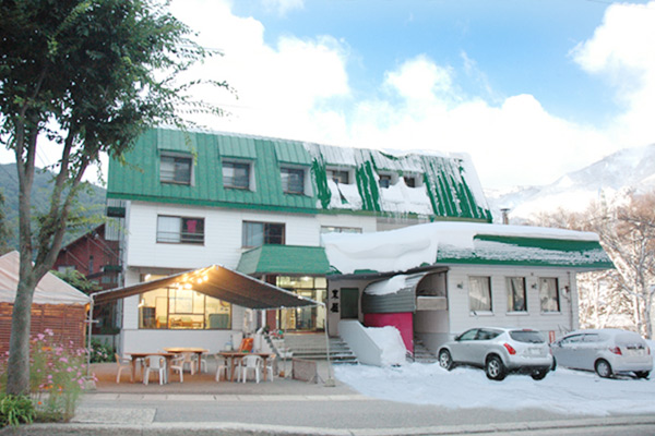 新潟県湯沢町・苗場　東屋ロッヂの外観