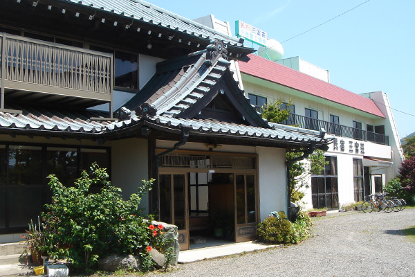 千葉県岩井・南房総　三富荘の外観