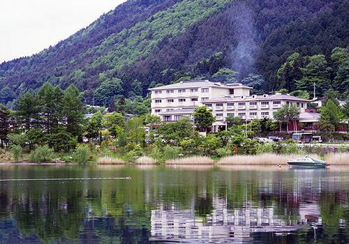 河口湖 足和田ホテルと河口湖