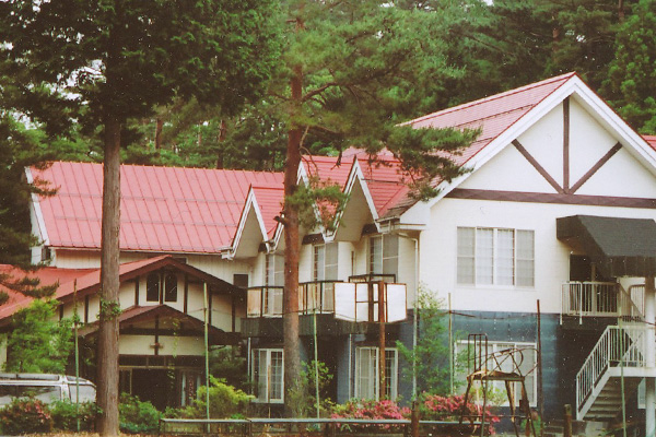 山梨県河口湖　ロッヂコニシの外観