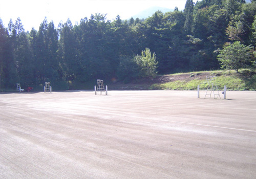 山梨県道志 民宿 松葉荘の私有テニスコート
