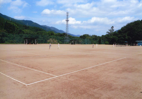 山梨県道志丸水荘　私有テニスコート