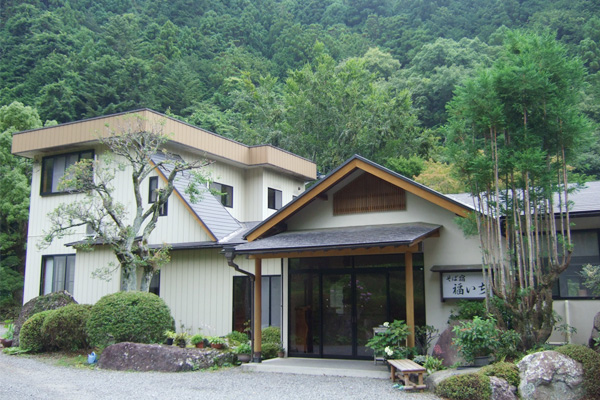 山梨県南部町　そば宿 福いちの外観