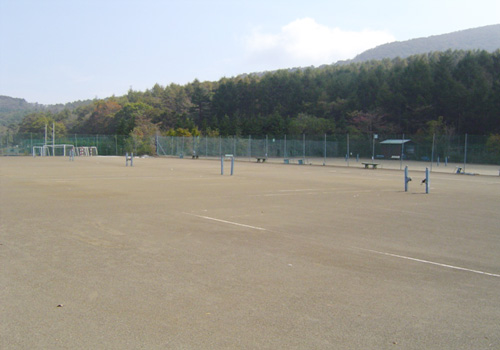 山梨県山中湖ハラマチロッヂの私有テニスコート
