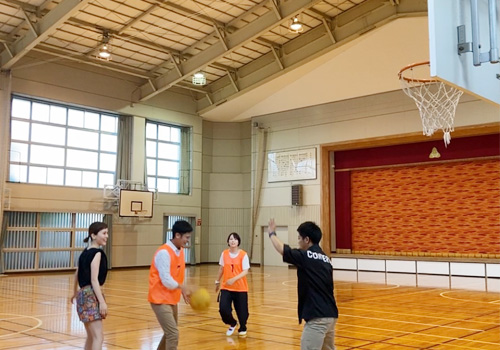 遊んで泊まれる小学校　かた小　体育館