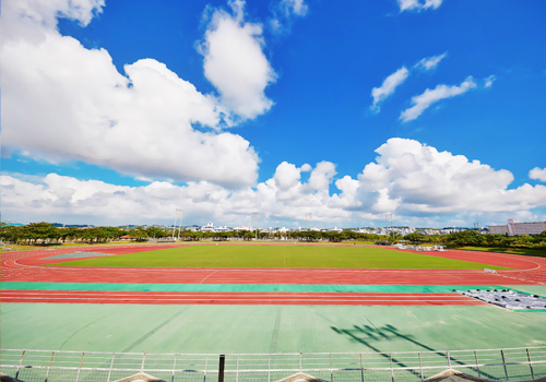 西崎陸上競技場